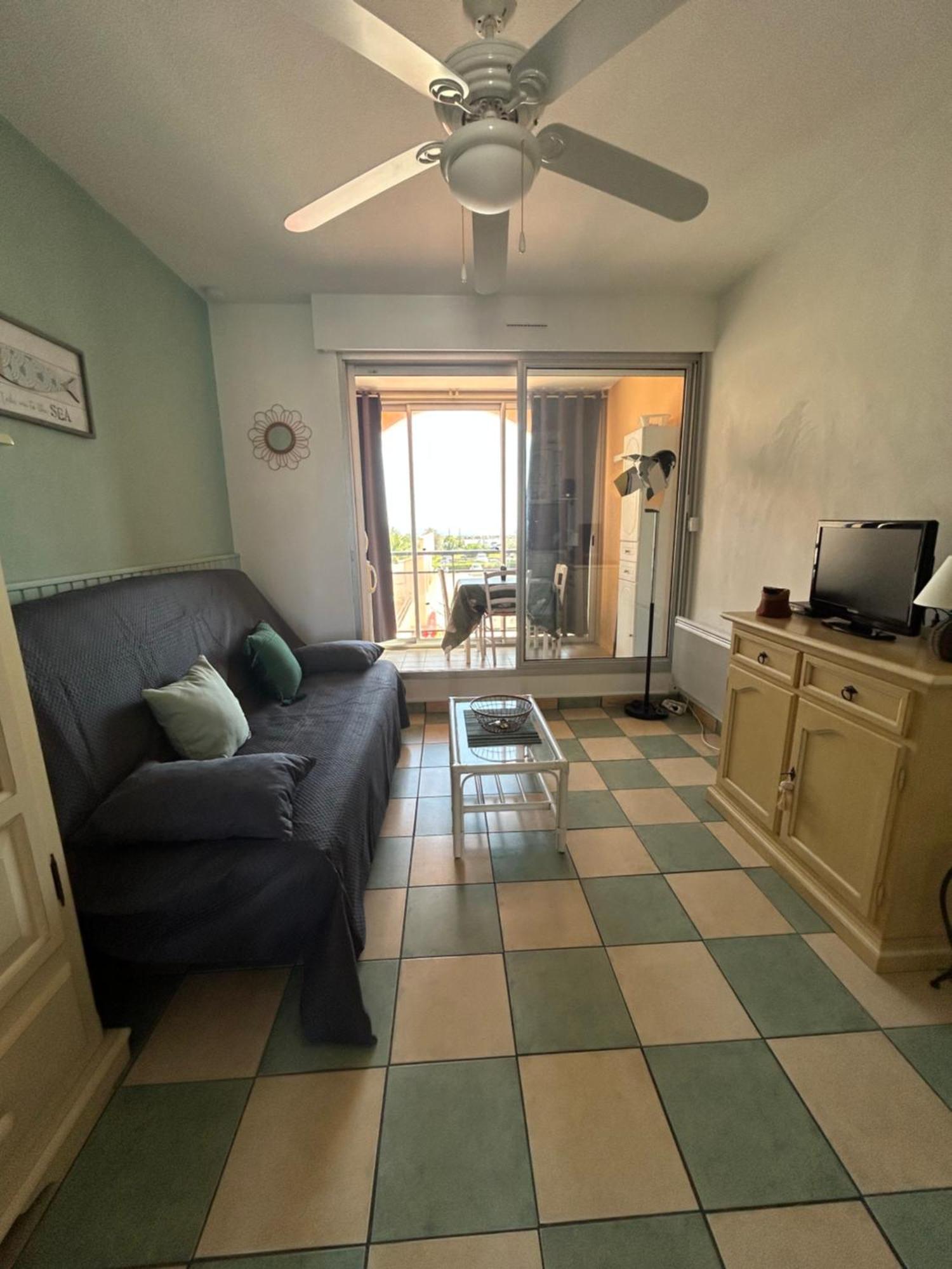 Vue Situe A Cote De La Quartier Des Quilles Sète